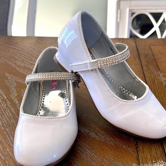 Josmo Shoes Girls White Dress Shoes Diamonds And Pearls Poshmark